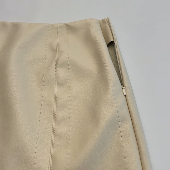 FRANCESCA’S ALYA faux Leather /vegan Leather mini skirt size S NWT side zipper - Picture 4 of 16